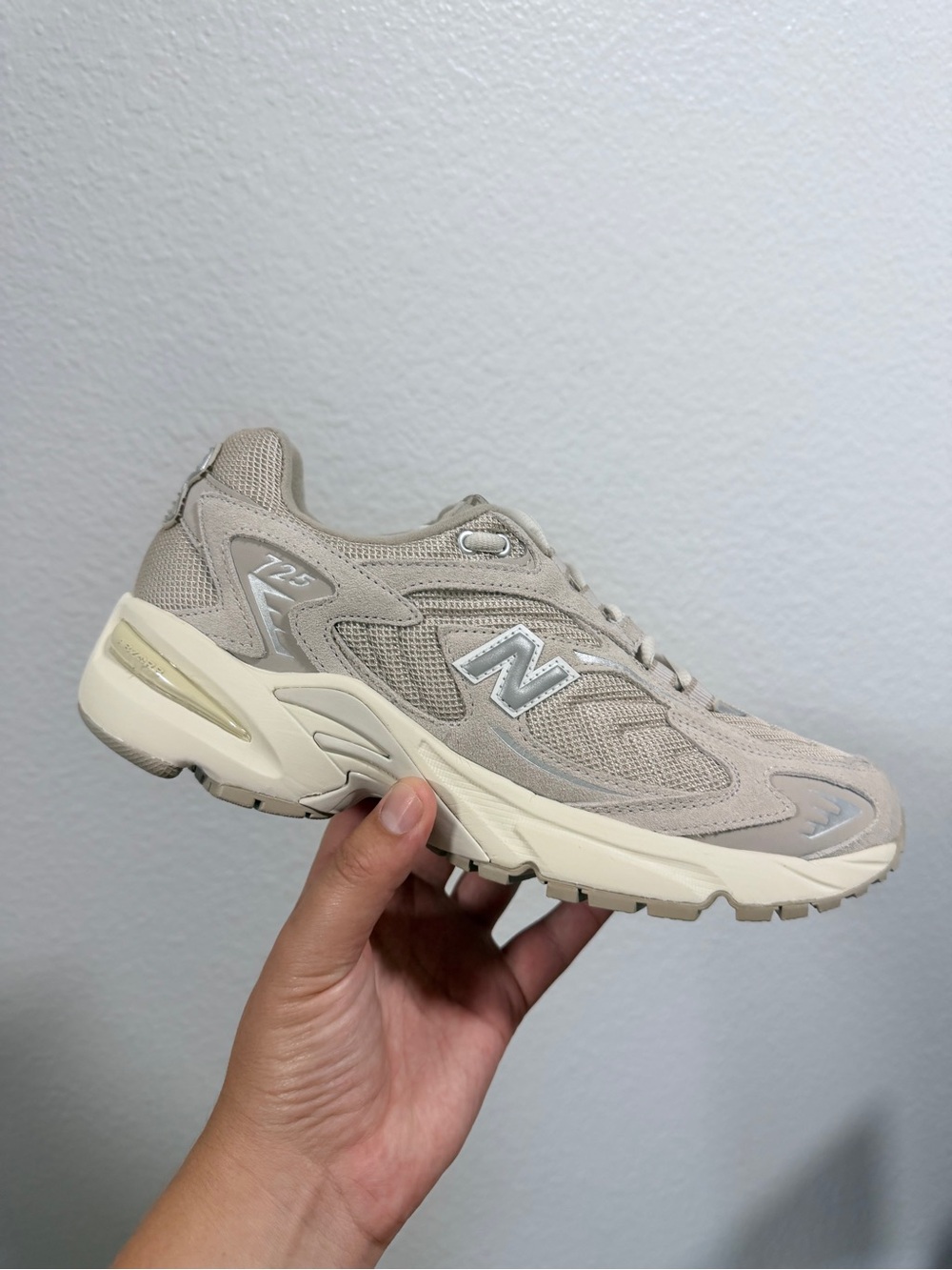 New Balance 725 taupe